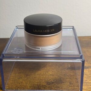 Laura Mercier Translucent medium deep setting powder 0.33oz